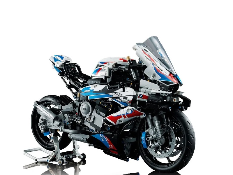 Конструктор LEGO Technic 42130 BMW M 1000 RR